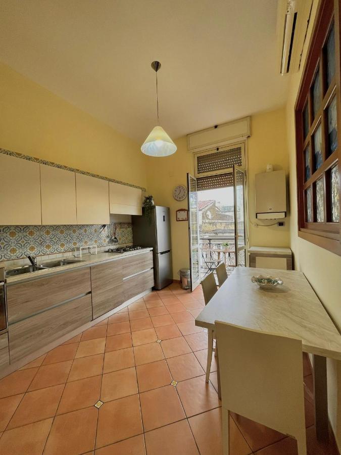 La Ferrovia Holiday Home Наполи Екстериор снимка