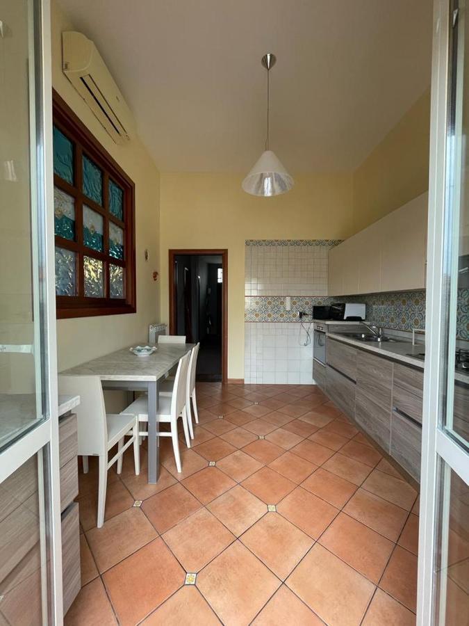 La Ferrovia Holiday Home Наполи Екстериор снимка