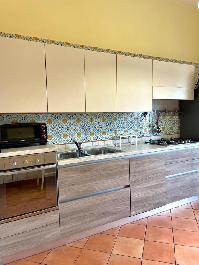 La Ferrovia Holiday Home Наполи Екстериор снимка