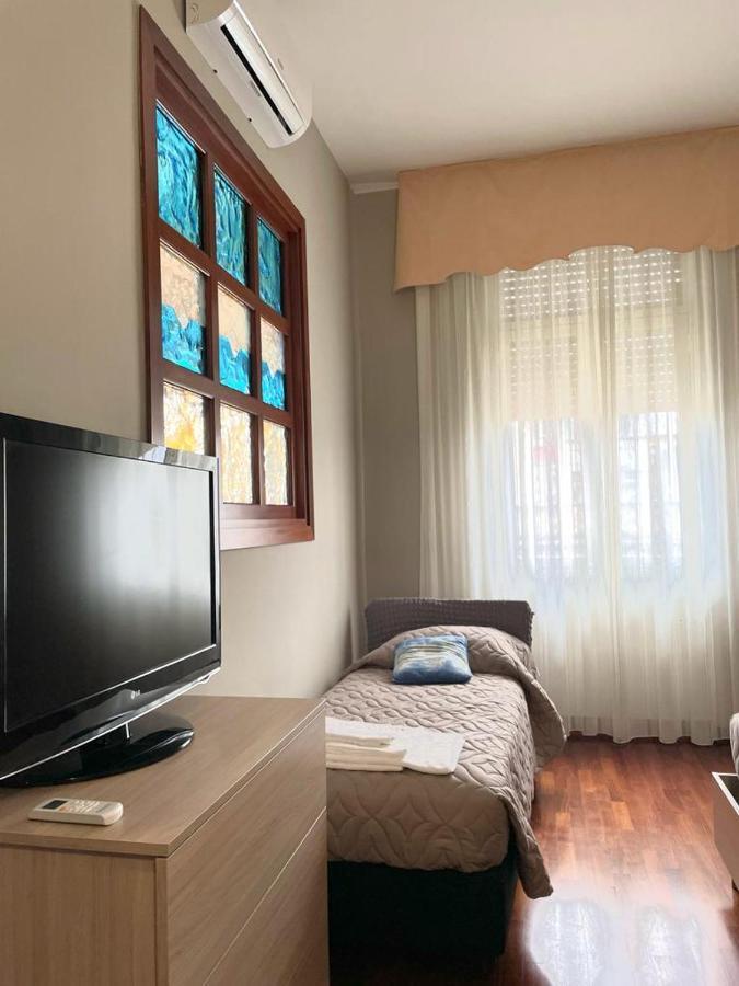 La Ferrovia Holiday Home Наполи Екстериор снимка